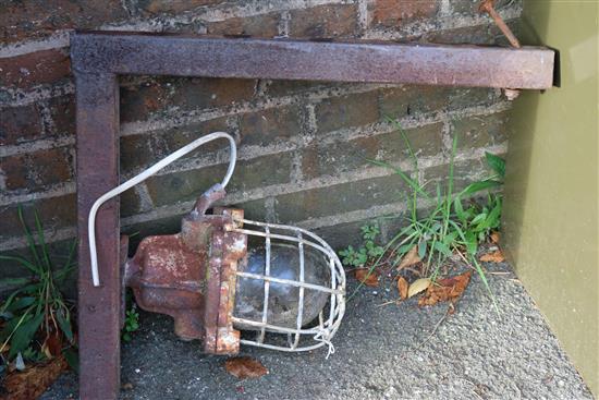 Outdoor light on metal bracket(-)